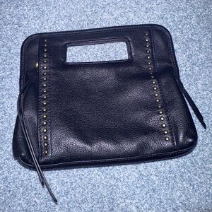 Hobo Ace clutch black in color